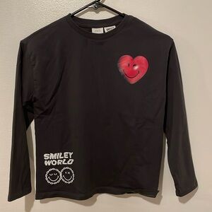 Girl’s Smiley World Long Sleeve T-Shirt. Size 9-10 Color Black.